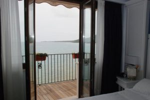 hotel-crotone-lido-degli-scogli-camera-balcone